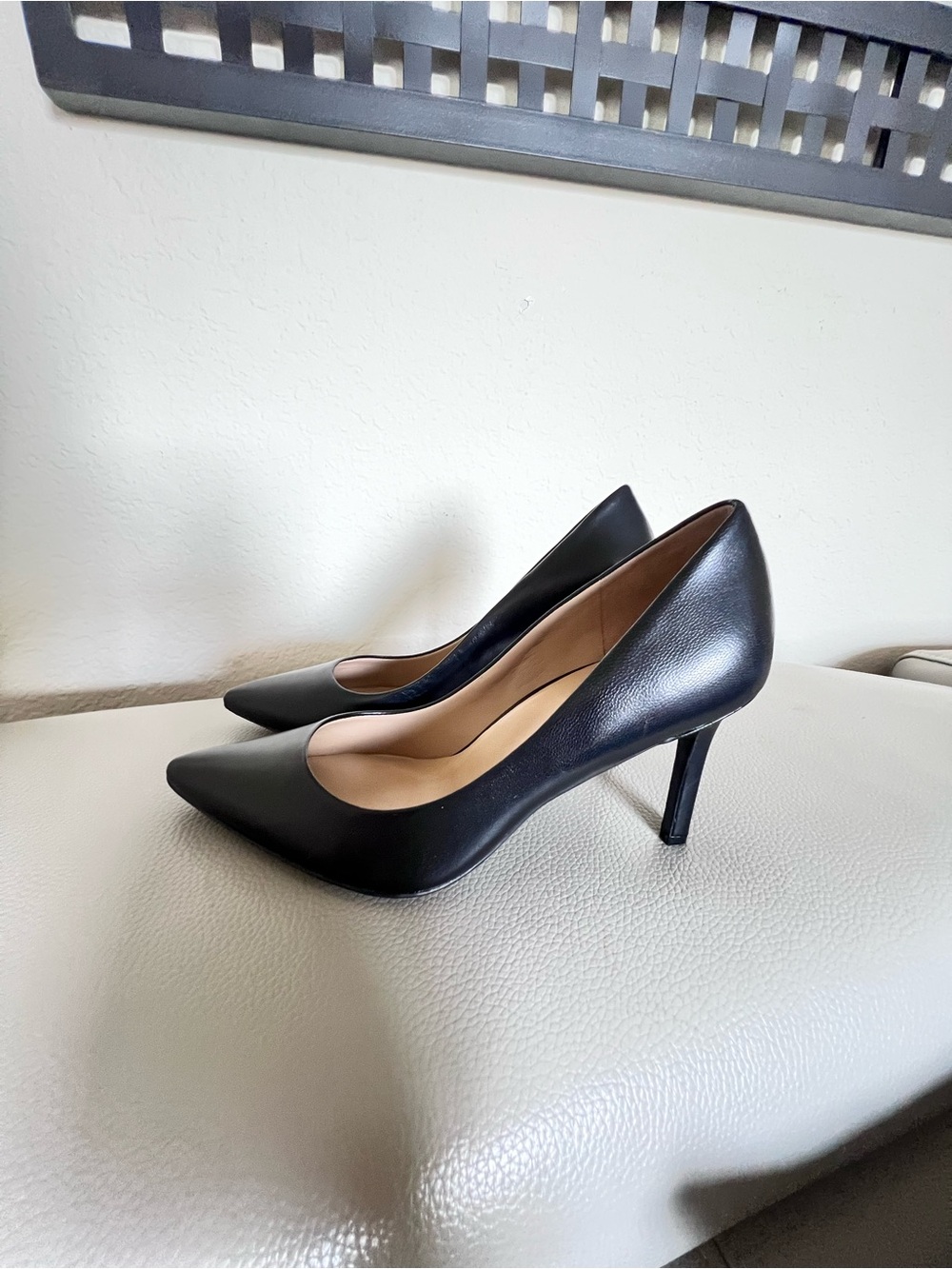 Natulazer Black Pointed-Toe Leather Pumps - Picture 2 of 9